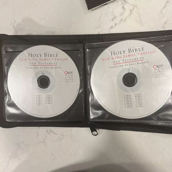 New King James Version Audio Bible . New Testament Audio Bible on 14 CD's - Picture 8 of 10